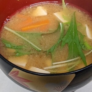 水菜と人参油揚げの味噌汁